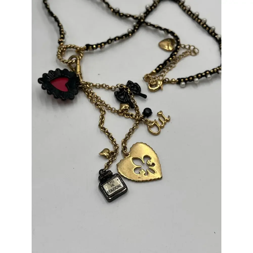 Betsey Johnson Betsey Goes to Paris Paris Eiffel Tower heart‎ Oui Fob necklace